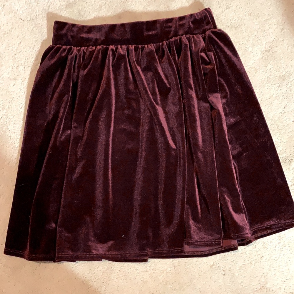 Burgundy elastic waist skirt. Soft velvet material. Stretch fabric. Size xs.